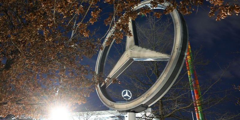 Für die Entwicklung seines Navigationssystems setzt Mercedes-Benz auf Partner wie Google. - Foto: Bernd Weißbrod/dpa