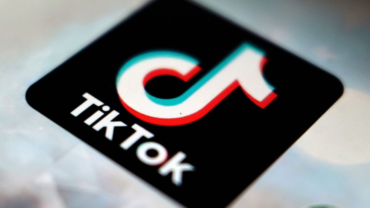 Gegen die Online-Plattform TikTok wird von seiten der EU-Kommission ein Verfahren eröffnet. - Foto: Kiichiro Sato/AP/dpa