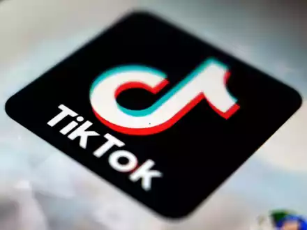 Das erste Verbot der populären Video-App TikTok in einem US-Bundesstaat ist von einem Gericht auf Eis gelegt worden. - Foto: Kiichiro Sato/AP/dpa