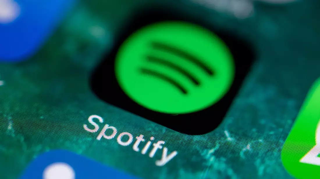 Das schwedische Unternehmen gilt als die klare Nummer eins im Musikstreaming vor Apple und Amazon. - Bild: Fabian Sommer/dpa