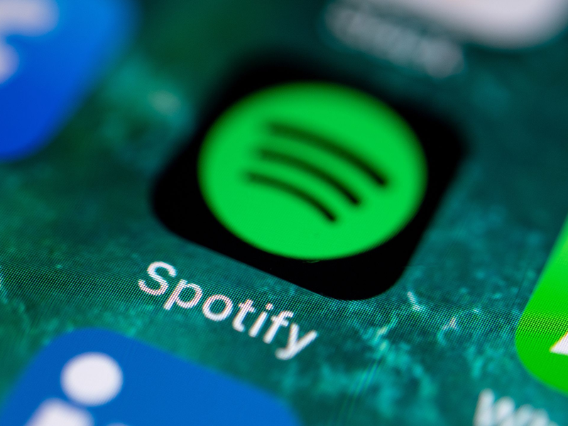 Rund 100 Millionen Nutzer mit Apple-Geräten hat Spotify in der EU - wird das zum Problem für den Musikstreamingdienst? - Foto: Fabian Sommer/dpa
