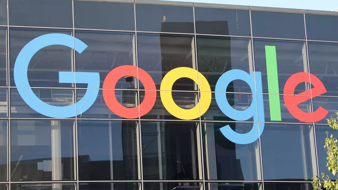 Google hat nach Angaben von Lennox 12,7 Millionen Konten von Werbetreibenden blockiert oder entfernt. Das entspricht fast einer Verdoppelung gegenüber dem Vorjahr. - Bild: Christoph Dernbach/dpa