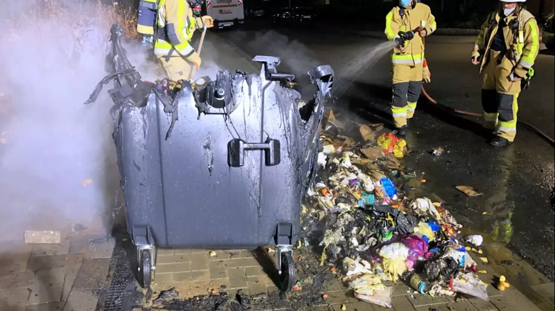 POL-ME: Unbekannte zünden Abfallcontainer an - 2603113 - Bild: presseportal.de