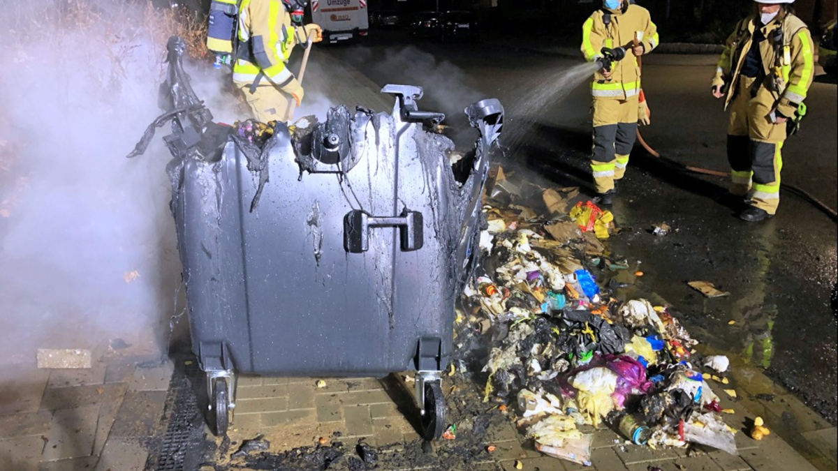 POL-ME: Unbekannte zünden Abfallcontainer an - 2603113 - Foto: presseportal.de