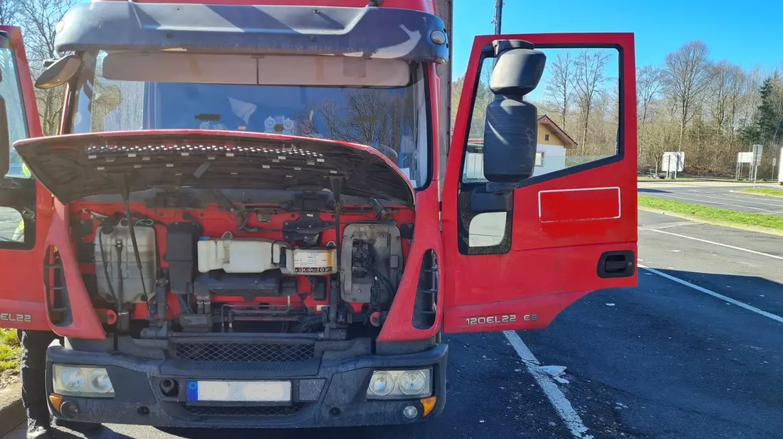 Mittelhessen: Herborn/A45: Lkw auf Lkw, auf Lkw - oder: wie man nicht beladen sollte - Bild: presseportal.de
