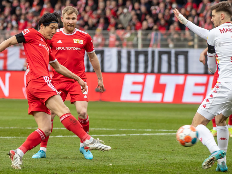 Es entwickelte sich ein abwechslungsreiches Spiel. - Foto: Andreas Gora/dpa