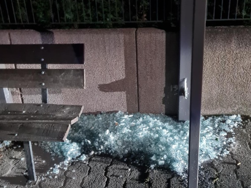 POL-GÖ: (452/2024) Brennbare Substanz verteilt und entzündet - Bushaltestelle am Bahnhof Friedland von Unbekannten beschädigt - Foto: presseportal.de