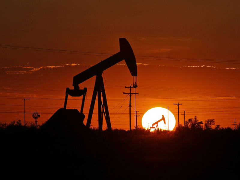Pumpe in einem Ölfeld: Nach wie vor dominiert das knappe Angebot die Marktlage. - Foto: Jacob Ford/Odessa American/dpa