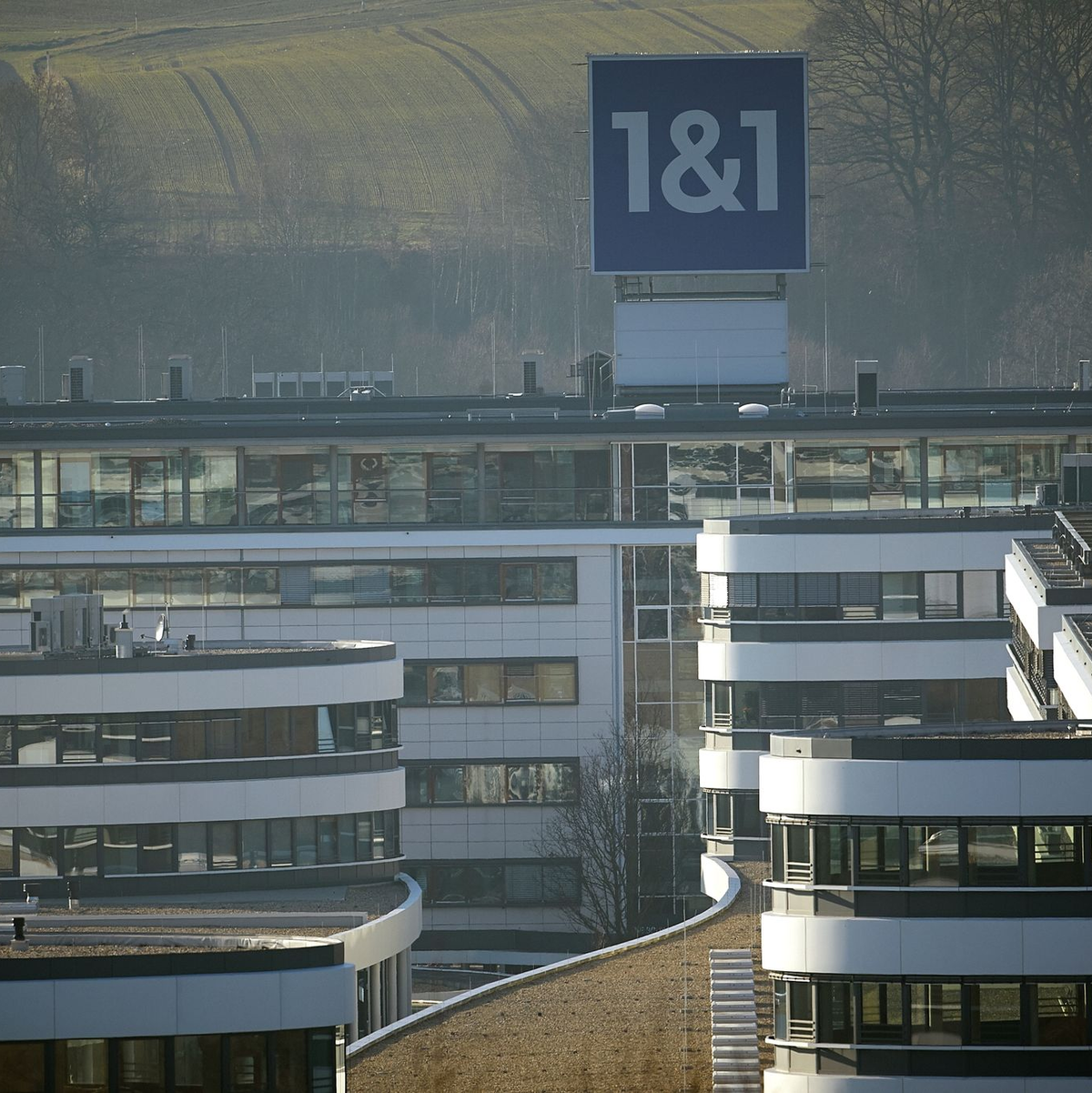 In der kommenden Woche sollte das vierte deutsche Handynetz endlich starten, dazu kommt es jetzt aber nicht. - Foto: Thomas Frey/dpa