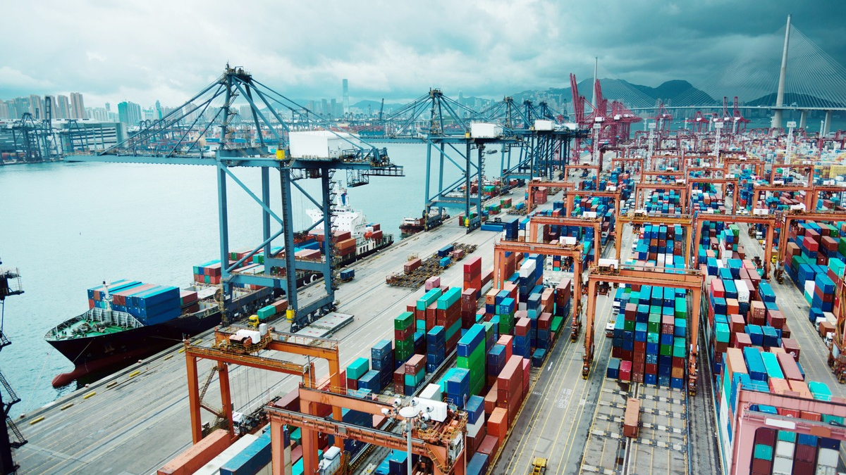 LKA-NRW: Umfangreiche Durchsuchungsmaßnahmen wegen des Verdachts der illegalen Entsorgung belasteter Böden im Tagebau Garzweiler - Foto: presseportal.de