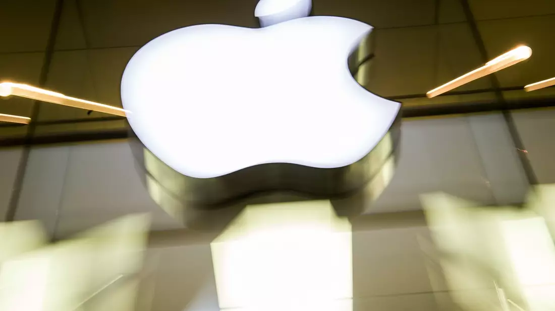 Der Apple-Konzern arbeitet an einem KI-Chatbot. - Bild: Peter Kneffel/dpa