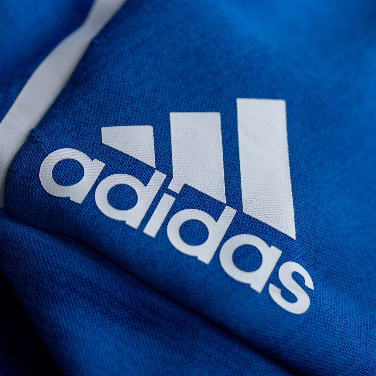 Adidas hat mehr Sportartikel verkauft. (Archivbild) - Foto: Daniel Karmann/dpa