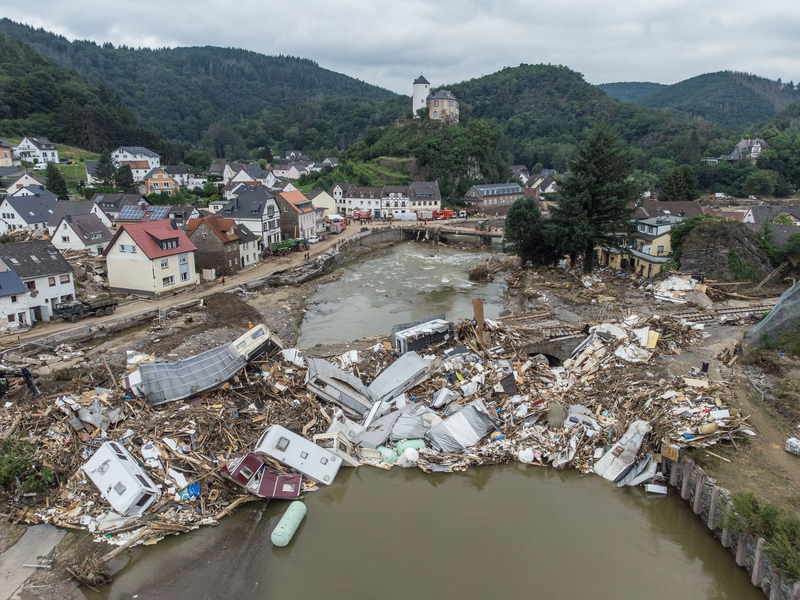 Bei der Flutkatastrophe im Ahrtal starben 2021 mehr als 100 Menschen. (Archivbild) - Foto: Boris Roessler/dpa