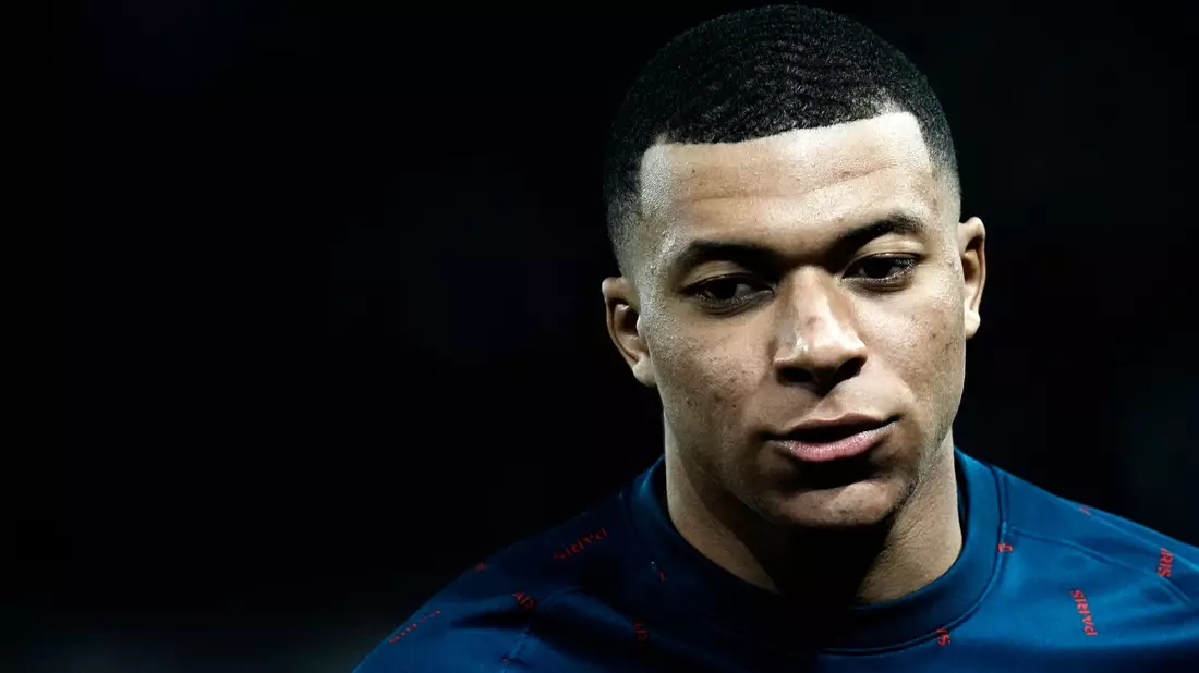Im Duell mit dem FC Barcelona hofft PSG wieder auf Mbappés Tore. - Bild: Thibault Camus/AP/dpa