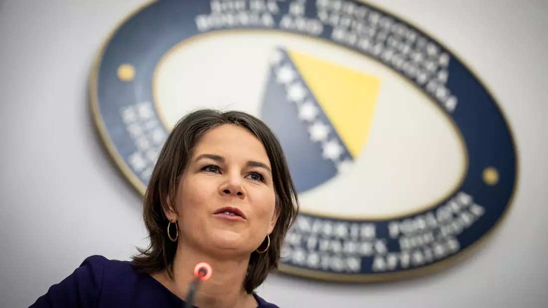 «Die historische Chance eines Friedens Israels mit seinen arabischen Nachbarn darf nicht kaputt gehen. Denn genau das ist das Ziel der Terroristen», sagt Annalena Baerbock. - Bild: Michael Kappeler/dpa