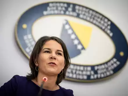 Alles, was dem Frieden in der Zukunft diene, werde man von deutscher Seite mit allen Kräften unterstützen, versprach Außenministerin Annalena Baerbock. - Foto: Michael Kappeler/dpa