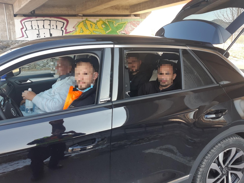 BPOLD-B: Bundespolizei deckt Schleusung von 24 Personen in einem Transporter auf - Foto: presseportal.de