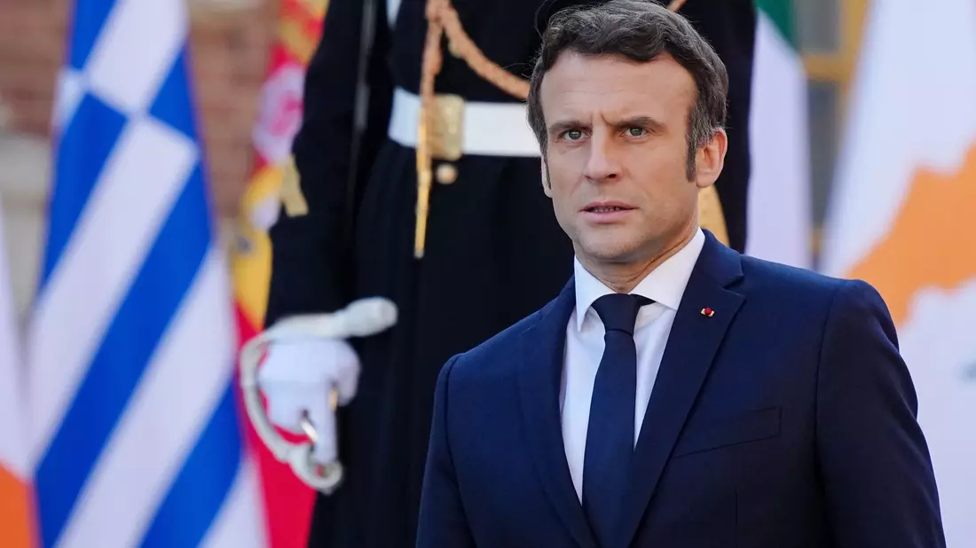 Frankreichs Präsident Emmanuel Macron spricht beim Trauerstaatsakt für Wolfgang Schäuble im Plenarsaal des Bundestags. - Bild: Kay Nietfeld/dpa
