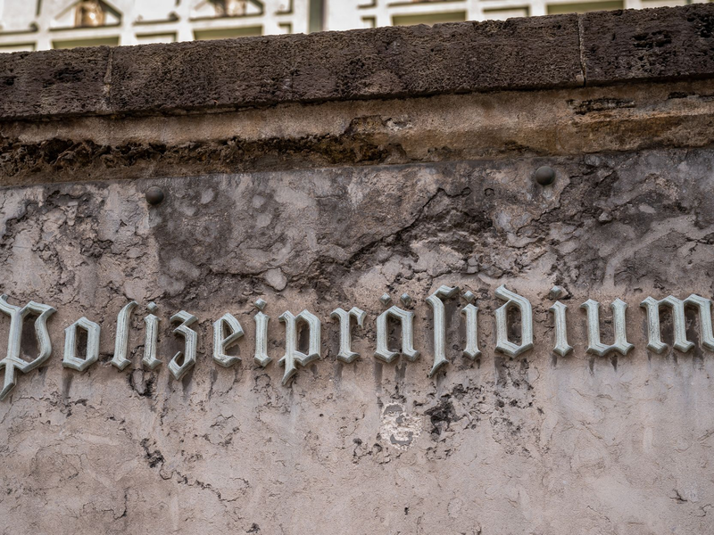 Der Mann wurde festgenommen, ein Haftrichter soll am Dienstag über Untersuchungshaft entscheiden. (Symbolbild) - Foto: Peter Kneffel/dpa