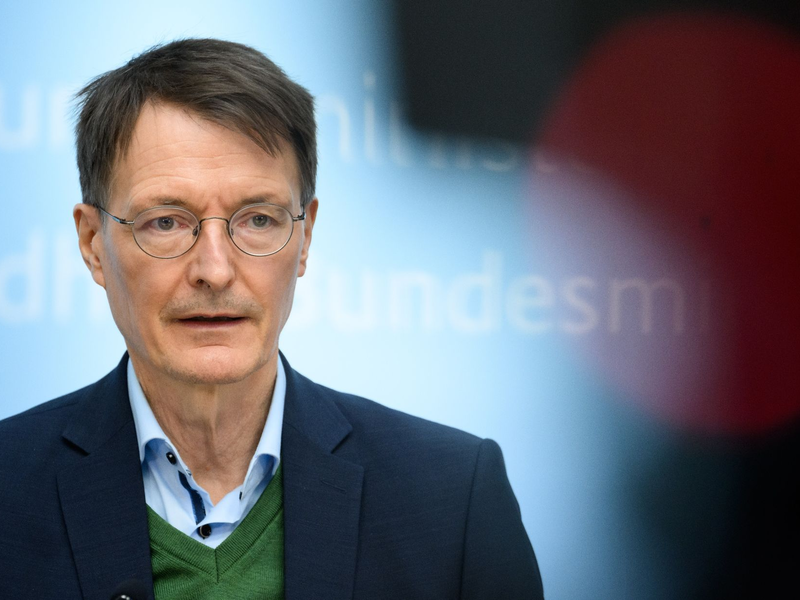 Folgt Gesundheitsminister Karl Lauterbach der Einladung nach Rimini? - Foto: Bernd von Jutrczenka/dpa