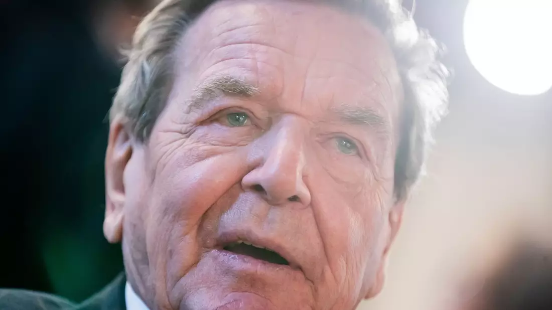 Der frühere Bundeskanzle Gerhard Schröder. - Bild: Christoph Soeder/dpa