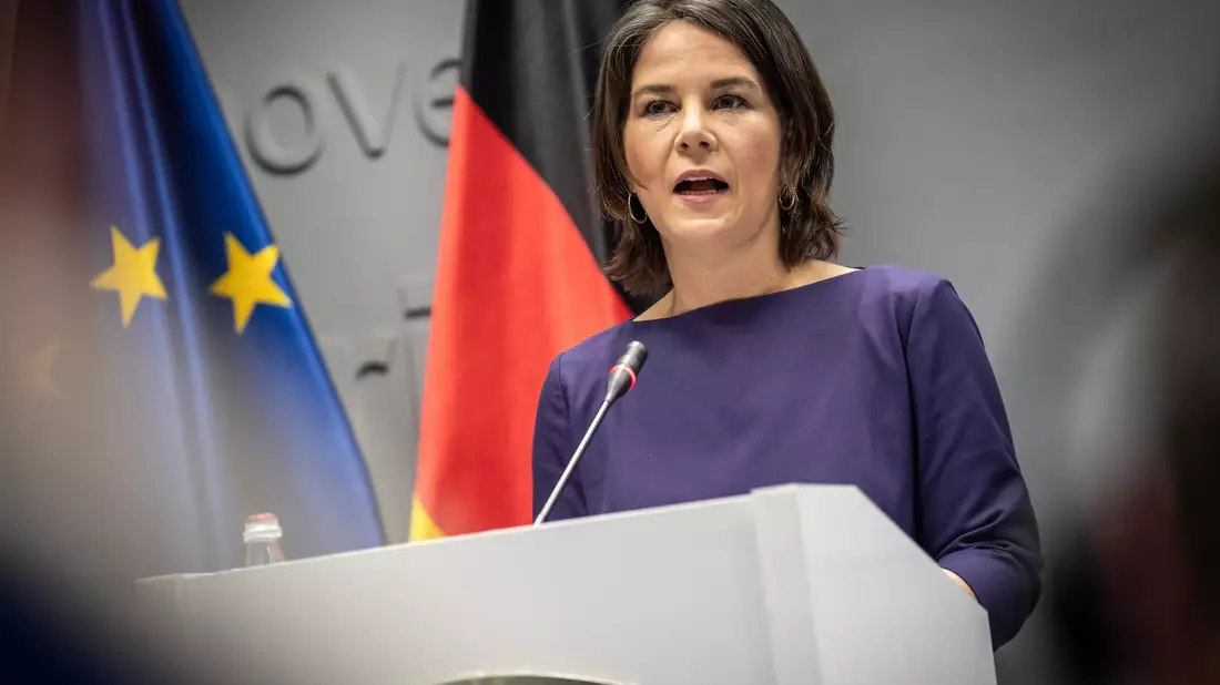 Baerbock kennt ihren designierten neuen Arbeitsplatz noch als Außenministerin. (Archivbild) - Bild: Michael Kappeler/dpa
