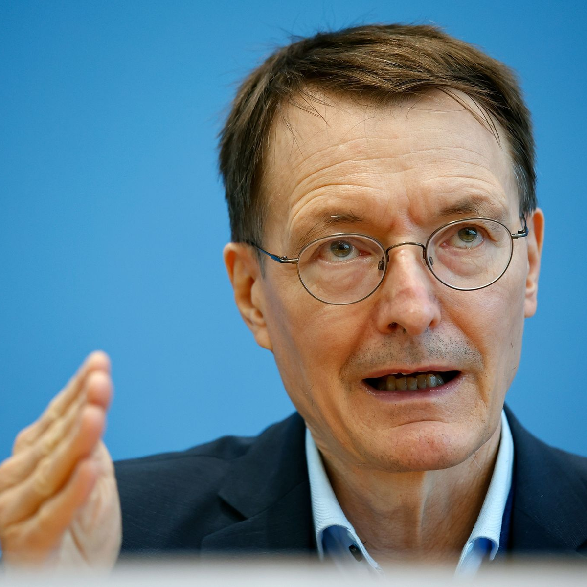 «Ich gehe weiterhin davon aus, dass das Cannabis-Gesetz in der Woche vom 19. bis zum 23. Februar im Bundestag verabschiedet wird»: Bundesgesundheitsminister Karl Lauterbach. - Foto: Carsten Koall/dpa