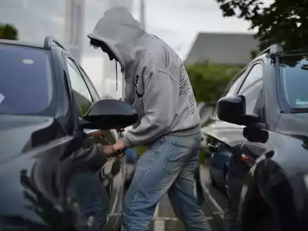 POL-DA: Bischofsheim/Flörsheim: Diebstähle aus unverschlossenen Fahrzeugen/Kripo appelliert: Räumen Sie Ihr Auto aus, bevor es andere tun! - Foto: presseportal.de