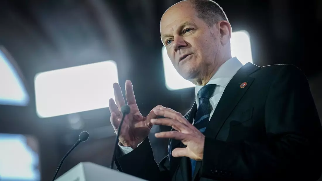 Bundeskanzler Olaf Scholz während einer Pressekonferenz in Washington im Rahmen seines Antrittsbesuchs im Februar 2022. - Bild: Kay Nietfeld/dpa