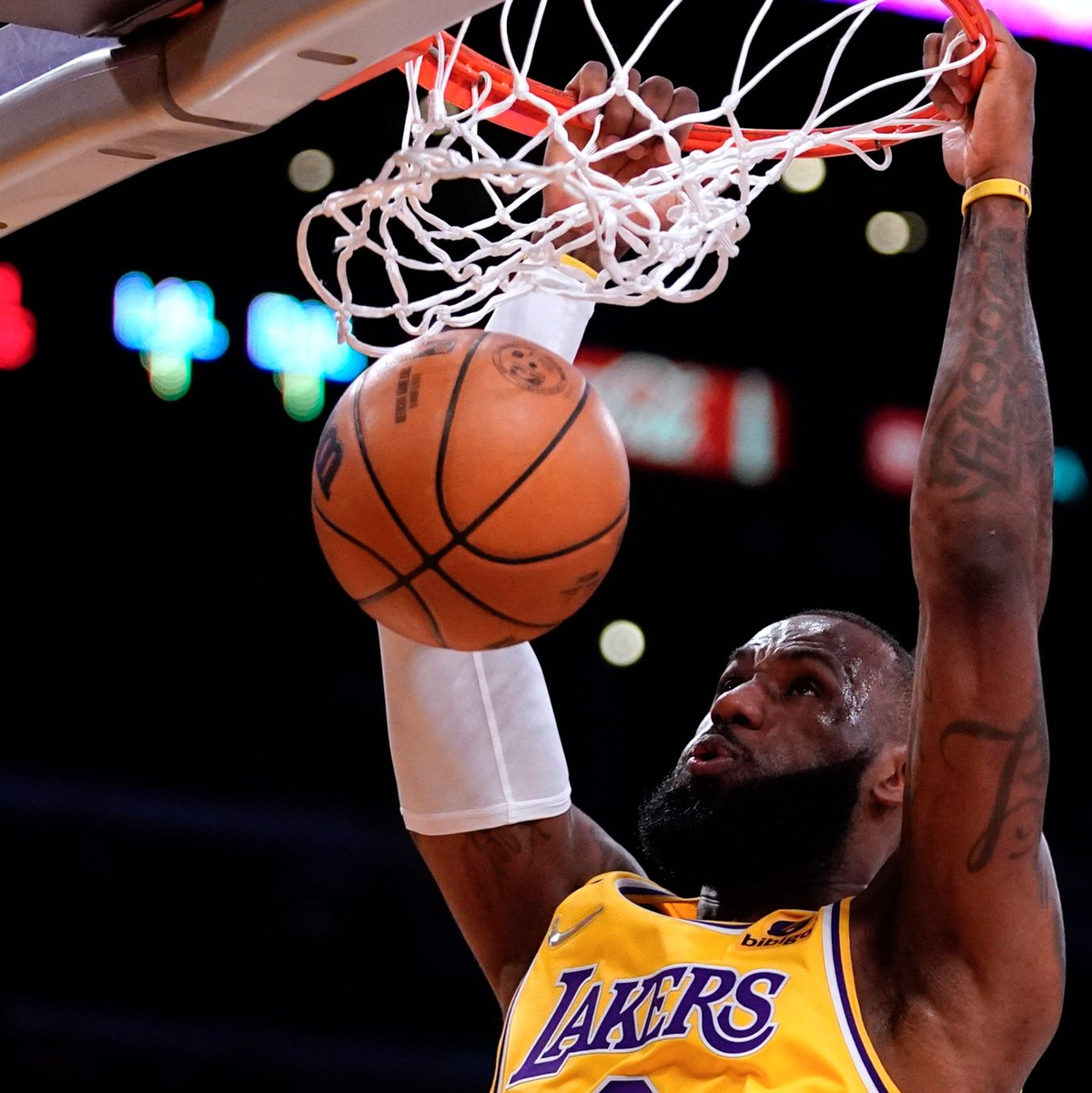 Schluss nach Saison 23: LeBron James hört auf. - Foto: Mark J. Terrill/AP/dpa