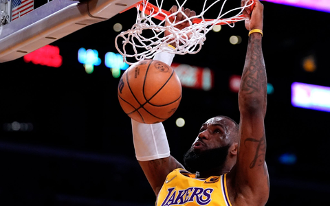 Schluss nach Saison 23: LeBron James hört auf. - Foto: Mark J. Terrill/AP/dpa