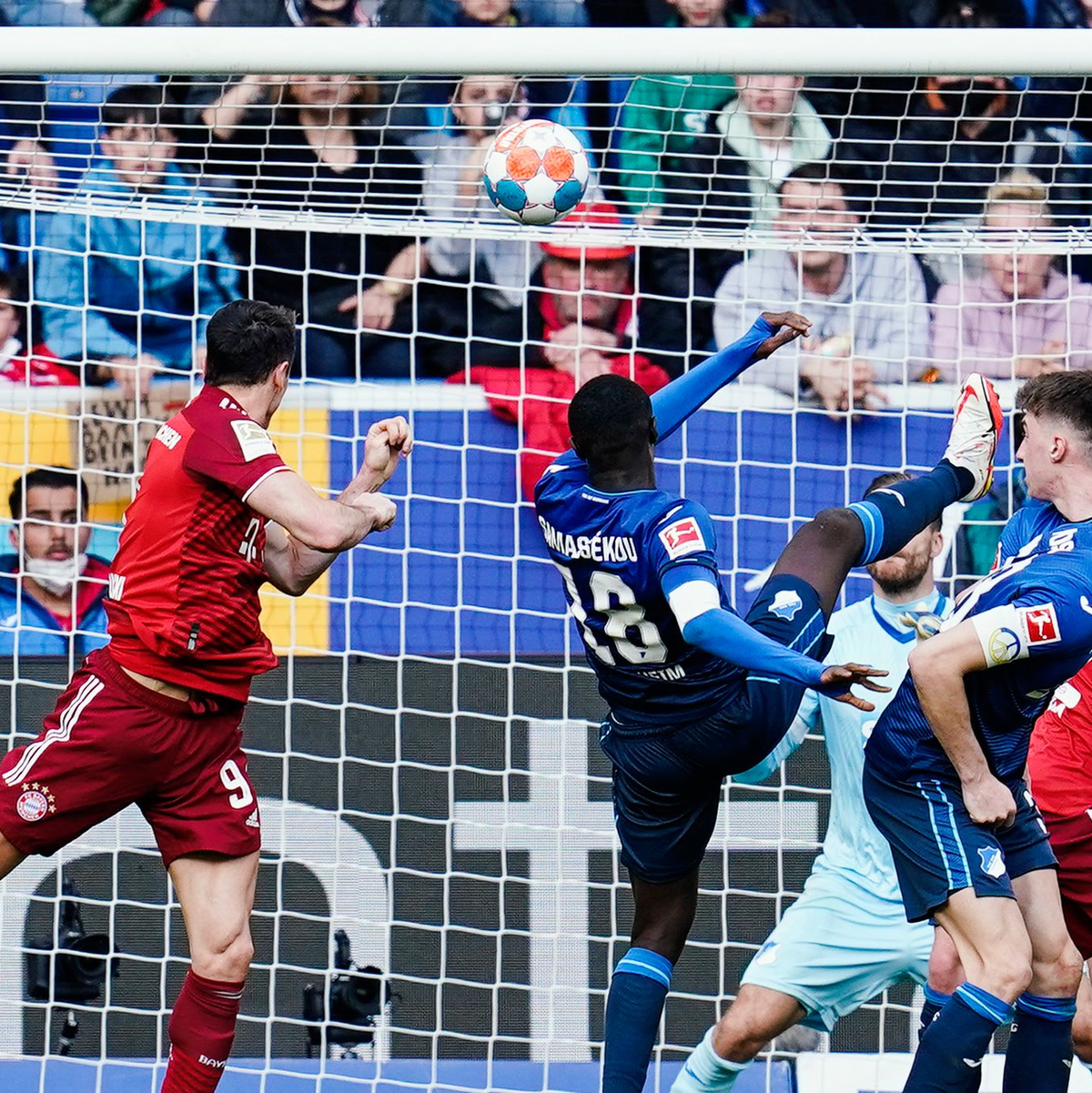 Sinnbild der Saison: Der Rekordmeister patzt bei der TSG Hoffenheim um EM-Fahrer Maximilian Beier. - Foto: Uwe Anspach/dpa