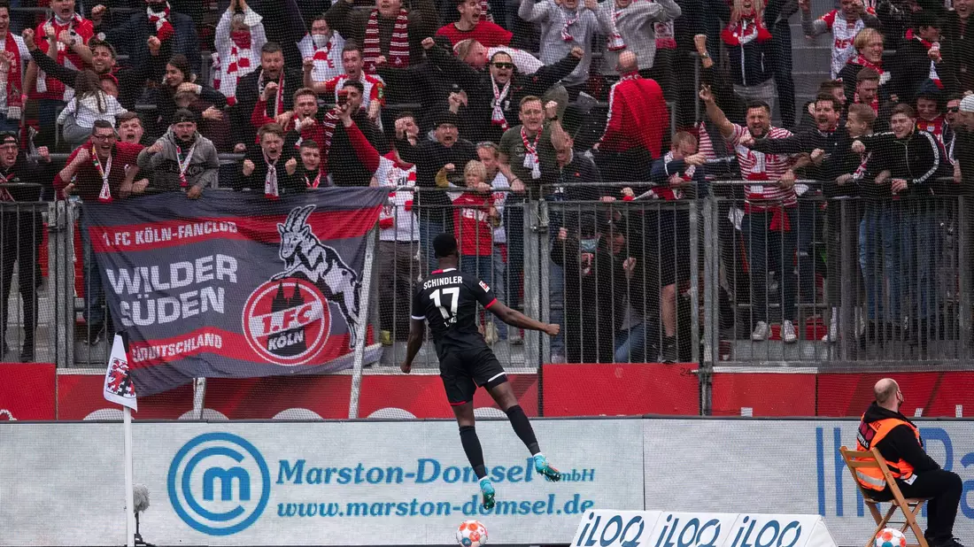 Jeremie Frimpong (l) machte mit seinem Tor zum Leverkusener 2:0 alles klar im Rhein-Derby. - Bild: Marius Becker/dpa