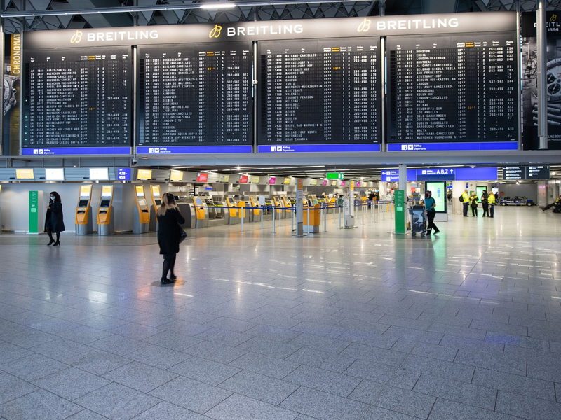 Ein Sonderflug mit 171 aus Israel ausgereisten Deutschen und Angehörigen ist von Jordanien aus Richtung Frankfurt gestartet. - Foto: Boris Roessler/dpa