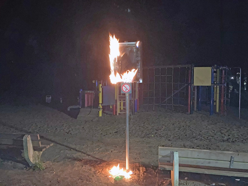 POL-COE: Olfen, Zur Geest/ Mit Firmenfahrzeug gegen Schilder gefahren - Foto: presseportal.de