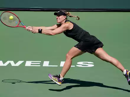 Angelique Kerber musste sich der Tschechin Linda Noskova geschlagen geben. - Foto: Mark J. Terrill/AP/dpa