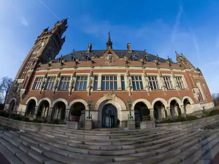 Am Internationalen Gerichtshof (IGH) in Den Haag muss sich Israel für seinen umstrittenen Militäreinsatz in Rafah rechtfertigen. Das höchste UN-Gericht verhandelt über einen Antrag Südafrikas. - Foto: Peter Dejong/AP/dpa