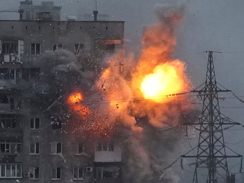 Viele Drohnen und Raketen konnten in der Nacht zu Freitag abgewehrt werden - Schäden gab es trotzdem. (Archivbild) - Foto: Evgeniy Maloletka/AP/dpa