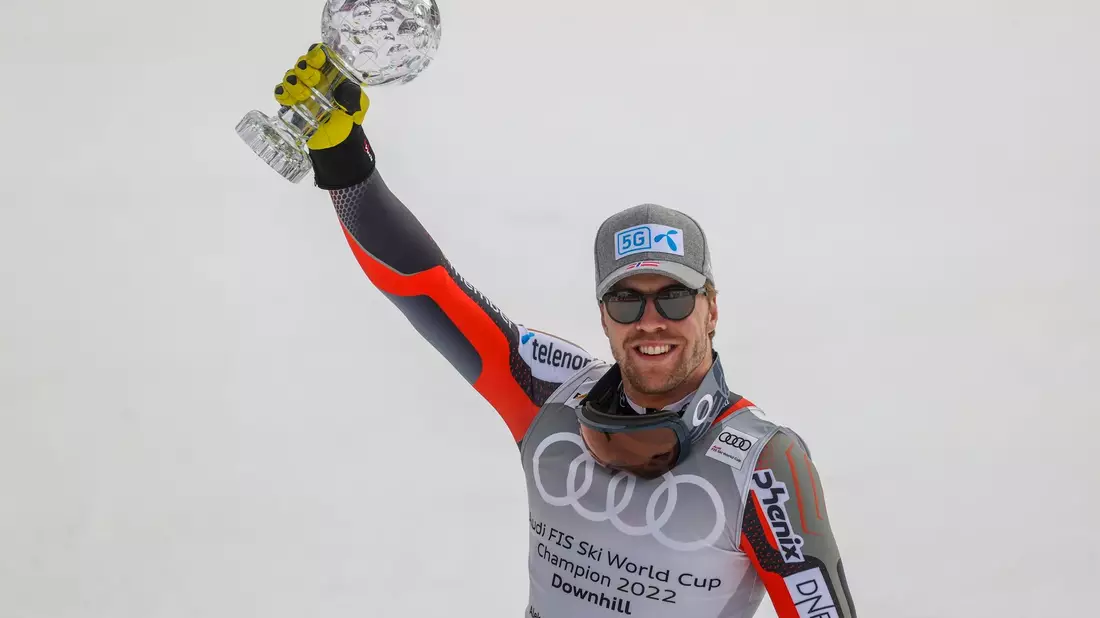 Aleksander Aamodt Kilde wird nach seinem Sturz in der Lauberhorn-Abfahrt versorgt. - Bild: Alessandro Trovati/AP/dpa