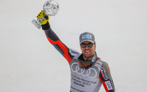 Aleksander Aamodt Kilde wird nach seinem Sturz in der Lauberhorn-Abfahrt versorgt. - Foto: Alessandro Trovati/AP/dpa