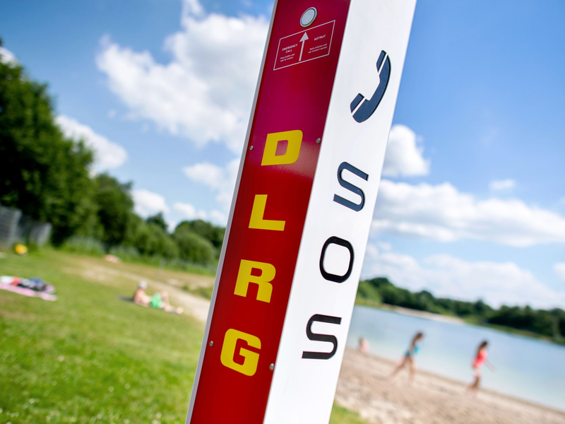 Die Gefahren beim Baden sollten ernst genommen werden. (Archivbild) - Foto: Hauke-Christian Dittrich/dpa