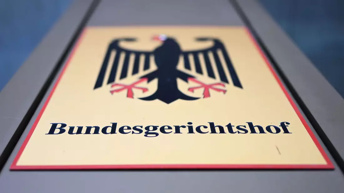 Die Frage, inwieweit der DFB Vorschriften für das Geschäft von Spielervermittlern aufstellen darf, leitet der BGH an den EuGH weiter. - Bild: Uli Deck/dpa