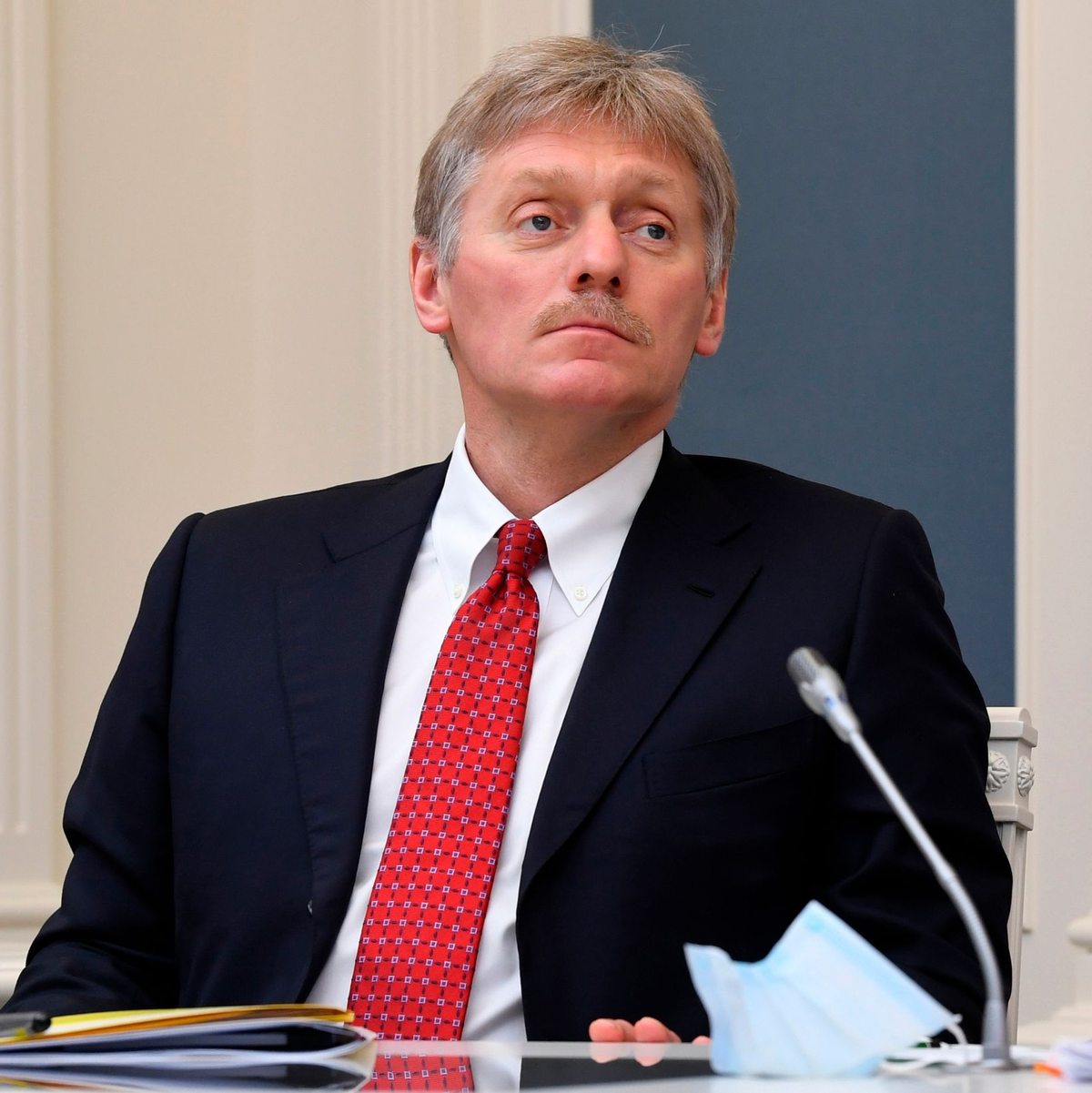 Kremlsprecher Dmitri Peskow will die Entwicklungen bezüglich des geplanten Militärmanövers von Armenien und den USA genau verfolgen. - Foto: Alexei Nikolsky/Pool Sputnik Kremlin/AP/dpa