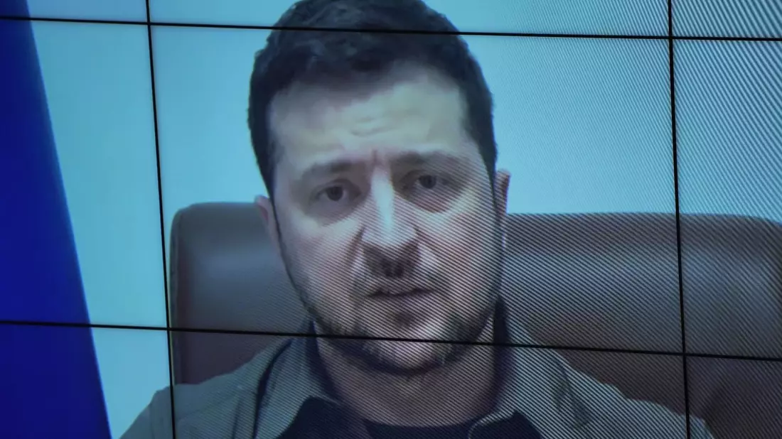Bachmut und zwei weitere Städte: Der ukrainische Präsident Wolodymyr Selenskyj kündigt die Rückeroberung an. - Bild: Michael Kappeler/dpa