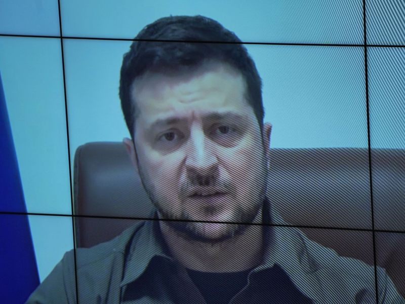 Nach wenigen Tagen rudert der ukrainische Präsident Wolodymyr Selenskyj zurück und will mit einem neuen Gesetz die Vollmachten von Korruptionsbekämpfern wiederherstellen. (Archivbild) - Foto: Michael Kappeler/dpa