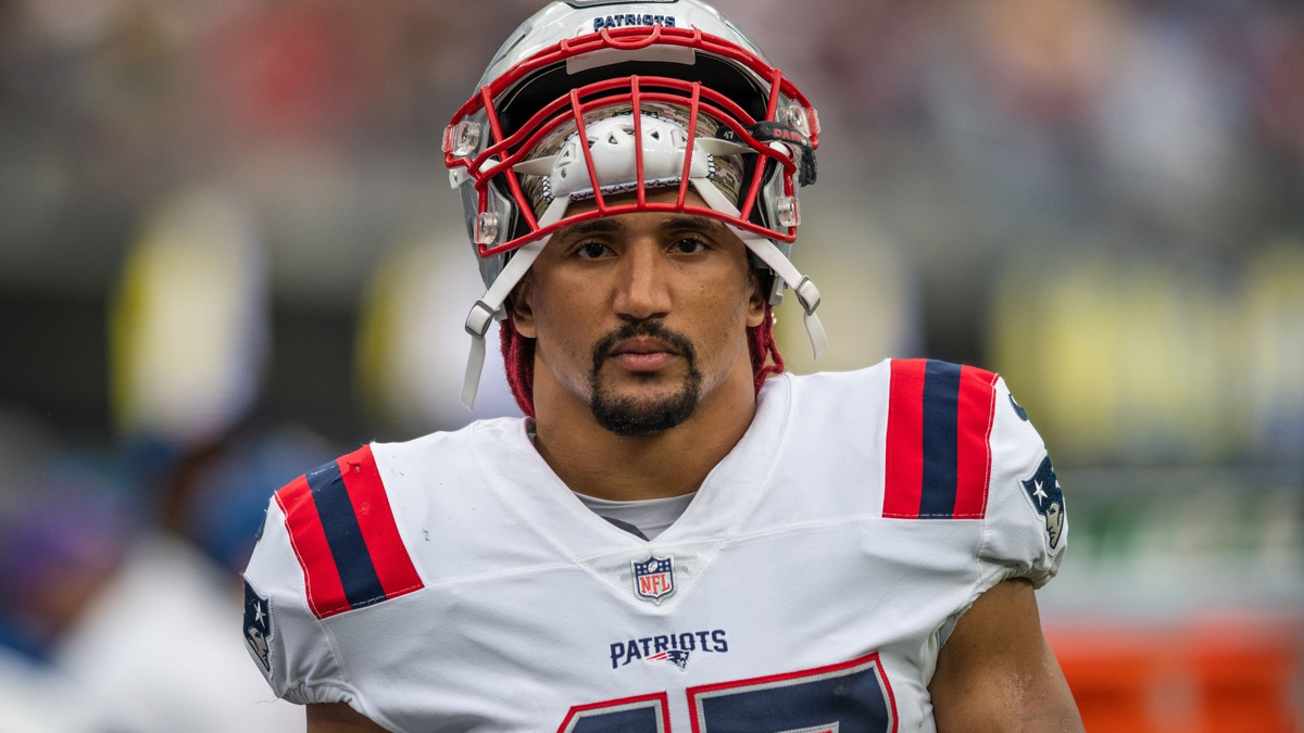 Jakob Johnson erlebt eine wilde NFL-Saison - sein Lachen verliert er deswegen aber nicht.  - Foto: Maximilian Haupt/dpa