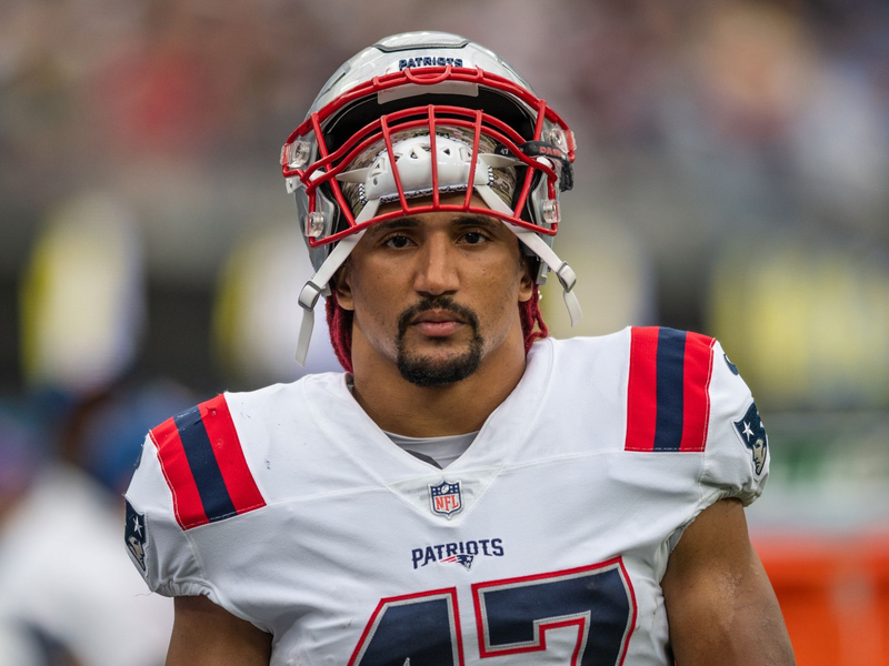 Jakob Johnson erlebt eine wilde NFL-Saison - sein Lachen verliert er deswegen aber nicht.  - Foto: Maximilian Haupt/dpa