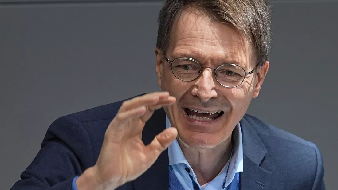 «Die Vernunft wird siegen. Genau wie beim Klimaschutz, aber es dauert»: Karl Lauterbach. - Bild: Michael Kappeler/dpa