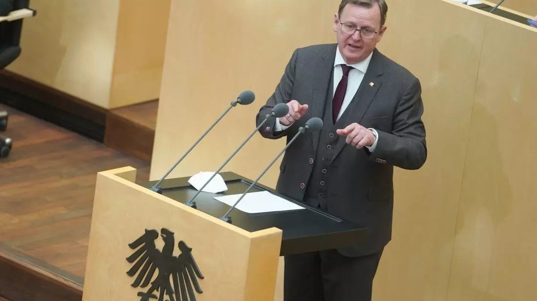 Schon in seiner Zeit als Thüringer Ministerpräsident hatte Bodo Ramelow eine Debatte über die Nationalhymne angestoßen. (Archivbild) - Bild: Jörg Carstensen/dpa