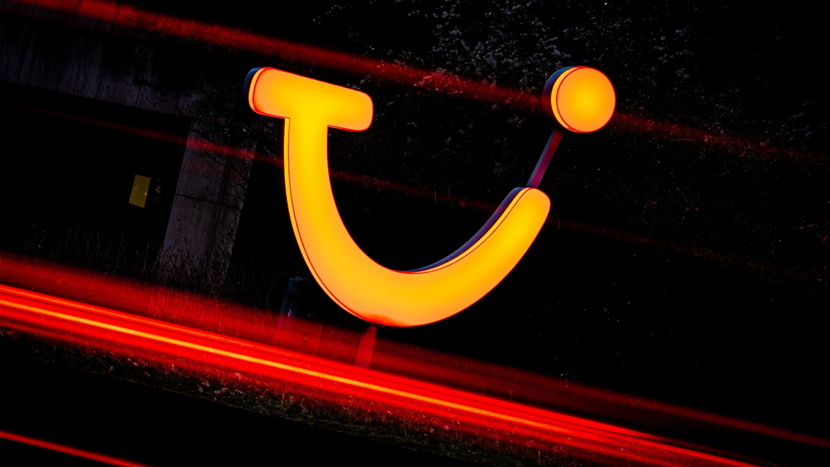 In Großbritannien verwendet der Reisekonzern Tui in seiner App ChatGPT. - Foto: Moritz Frankenberg/dpa